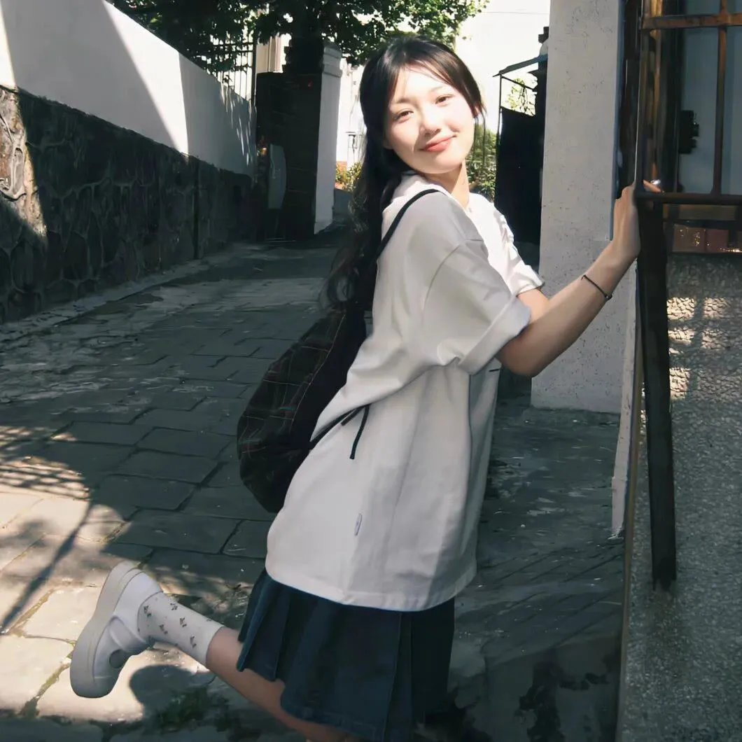 碧窗艳影