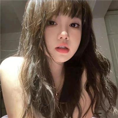 院子里的女人
